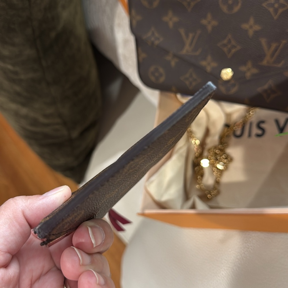 Authentic LV Felicie Pochette!!! With zippered insert, Chain, dust bag and box - Picture 15 of 17